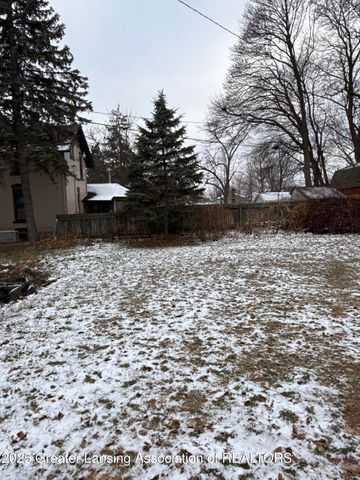 327 E Lawrence Avenue, Charlotte, MI 48813