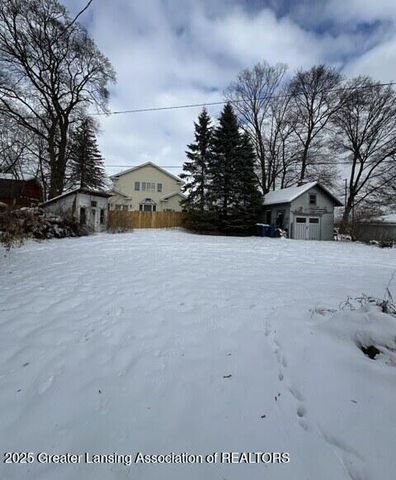 327 E Lawrence Avenue, Charlotte, MI 48813