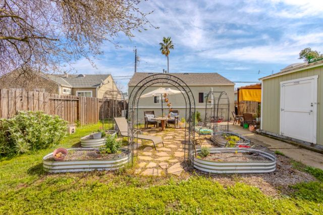 4006 35th St, Sacramento, CA 95820