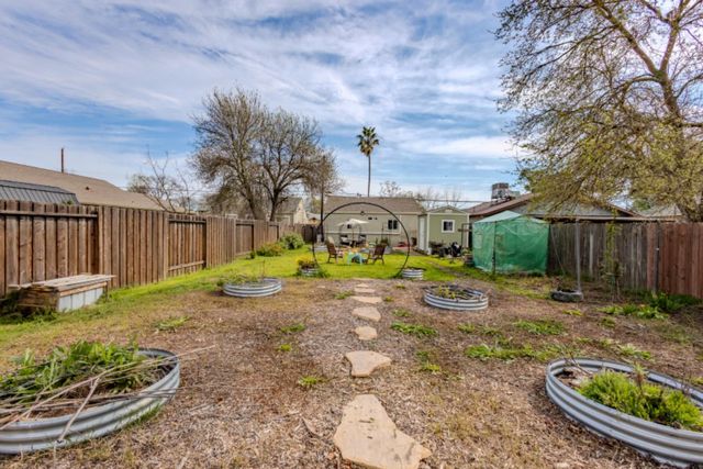 4006 35th St, Sacramento, CA 95820