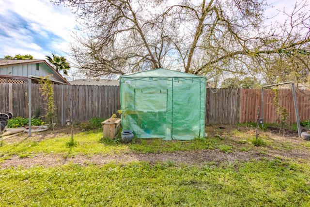4006 35th St, Sacramento, CA 95820