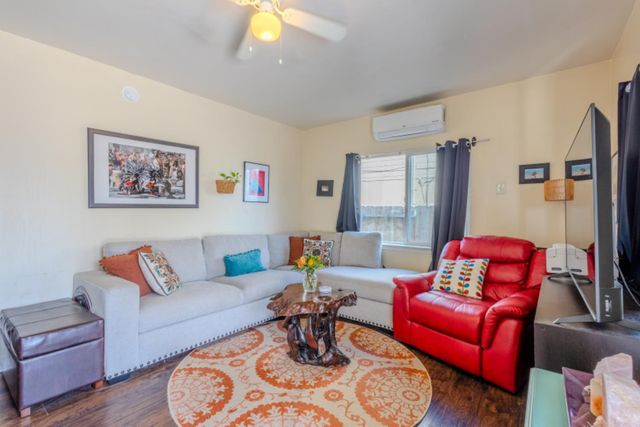 4006 35th St, Sacramento, CA 95820