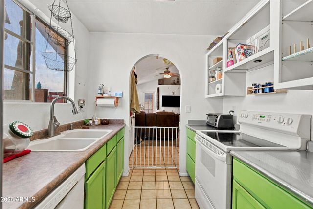 1811 S 39TH Street 4, Mesa, AZ 85206