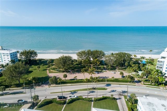 700 Bow Line DR, Naples, FL 34103