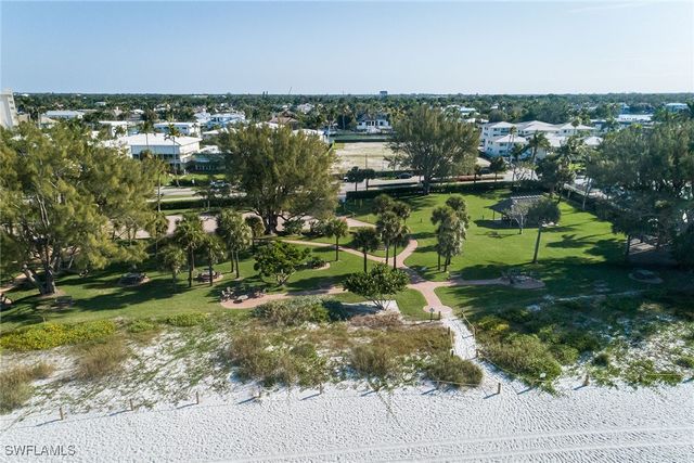 700 Bow Line DR, Naples, FL 34103