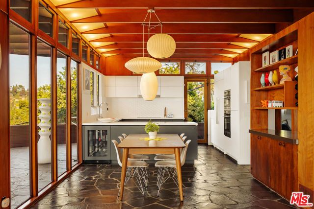 3499 Beverly Glen Boulevard, Sherman Oaks, CA 91423
