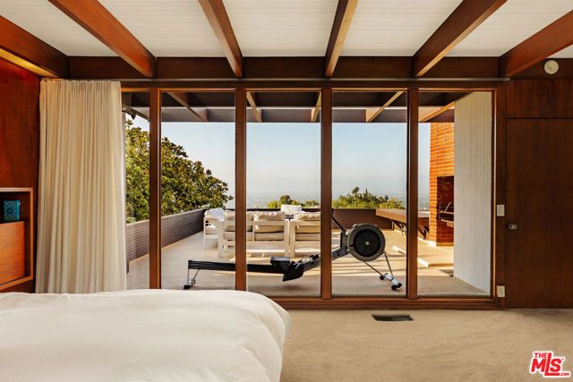 3499 Beverly Glen Boulevard, Sherman Oaks, CA 91423