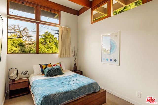 3499 Beverly Glen Boulevard, Sherman Oaks, CA 91423