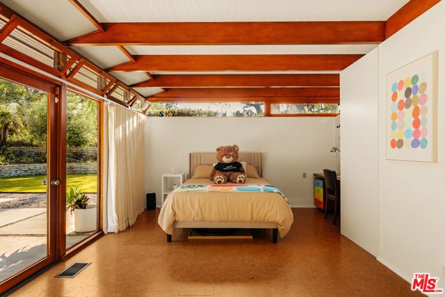 3499 Beverly Glen Boulevard, Sherman Oaks, CA 91423