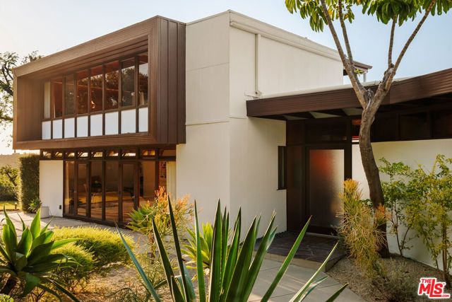 3499 Beverly Glen Boulevard, Sherman Oaks, CA 91423