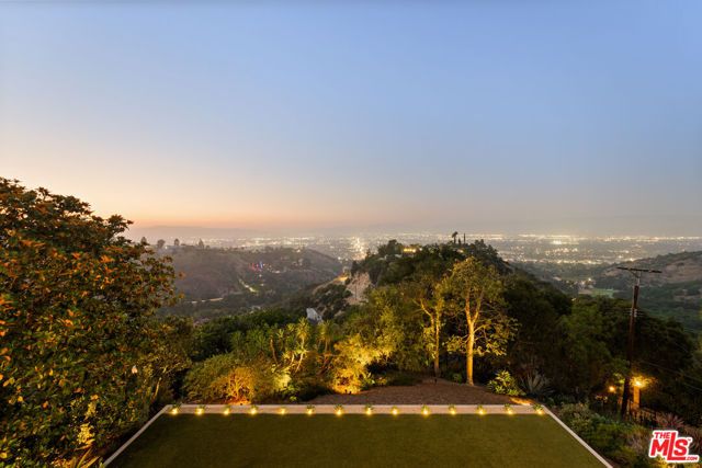 3499 Beverly Glen Boulevard, Sherman Oaks, CA 91423