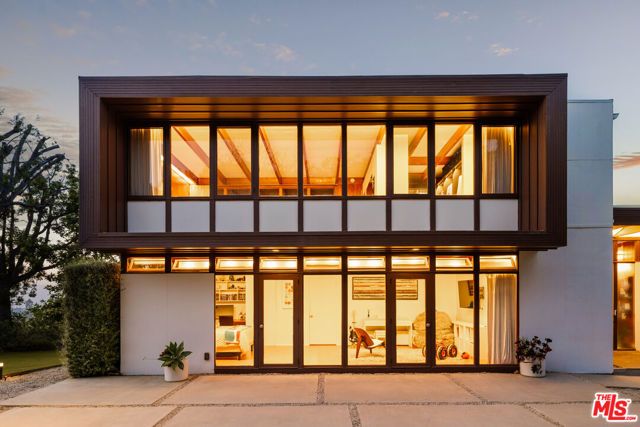 3499 Beverly Glen Boulevard, Sherman Oaks, CA 91423