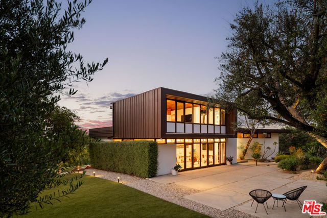 3499 Beverly Glen Boulevard, Sherman Oaks, CA 91423