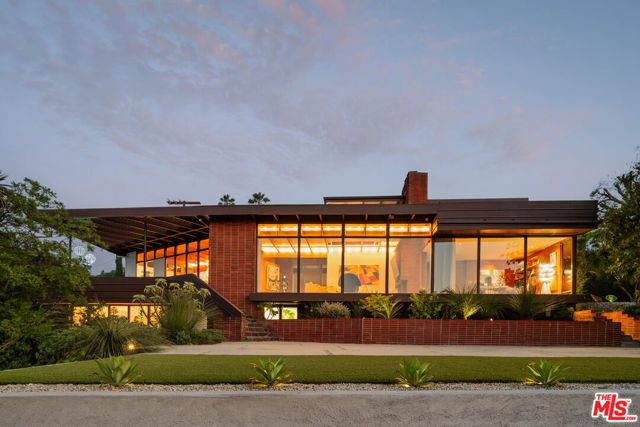 3499 Beverly Glen Boulevard, Sherman Oaks, CA 91423