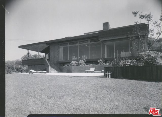 3499 Beverly Glen Boulevard, Sherman Oaks, CA 91423