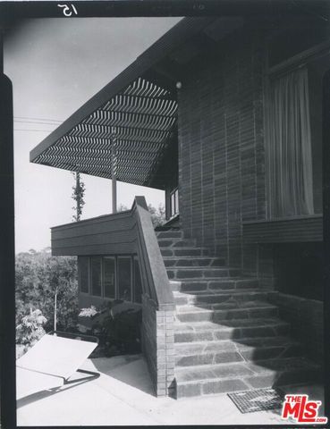 3499 Beverly Glen Boulevard, Sherman Oaks, CA 91423