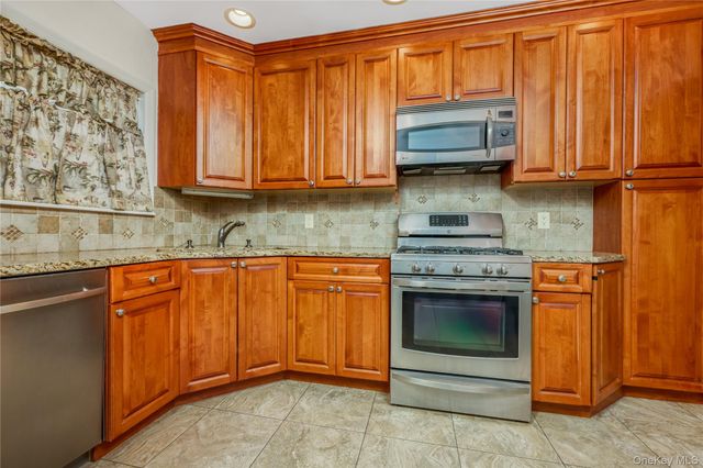 7326 171st Street, Fresh Meadows, NY 11366