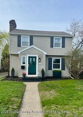 1221 Pershing Drive, Lansing, MI 48910