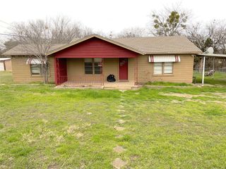 2011 W 5th Street, Clifton, TX 76634