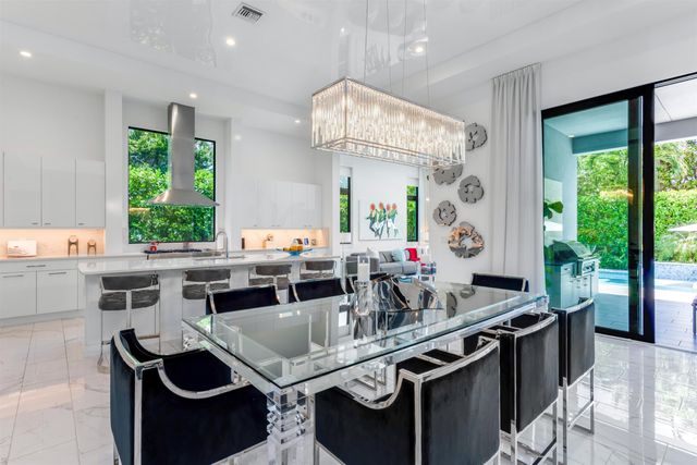 904 NW 2ND Street, Boca Raton, FL 33486
