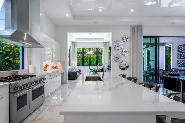 904 NW 2ND Street, Boca Raton, FL 33486