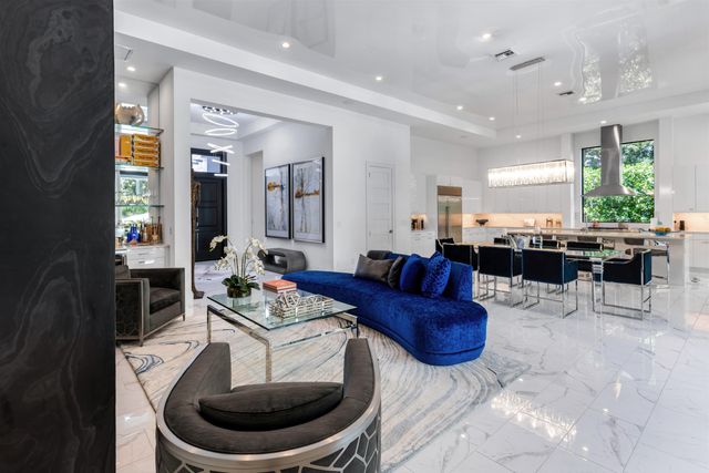 904 NW 2ND Street, Boca Raton, FL 33486