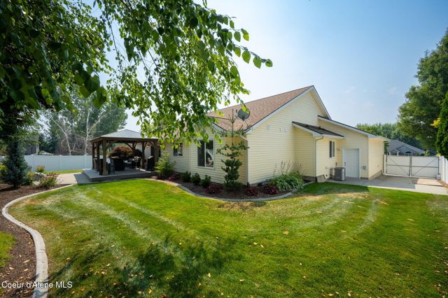 11296 N Rocking R RD, Hayden, ID 83835