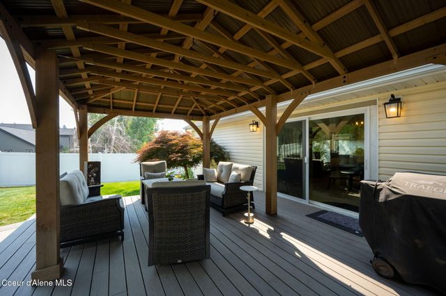 11296 N Rocking R RD, Hayden, ID 83835