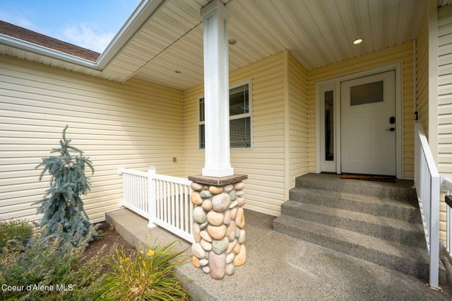 11296 N Rocking R RD, Hayden, ID 83835