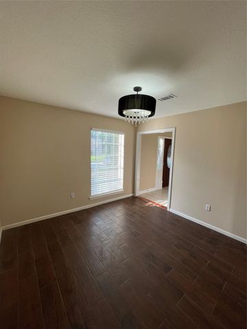 4527 Geneva Dr Drive, Houston, TX 77066