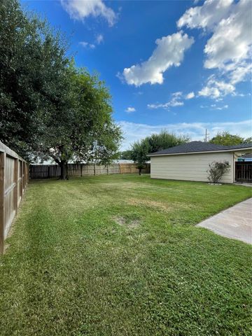 4527 Geneva Dr Drive, Houston, TX 77066