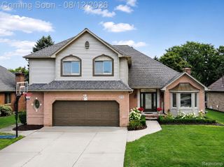 47130 Burning Tree Lane, Macomb Township, MI 48044