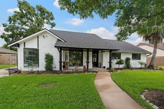 918 Hollow Tree Street, La Porte, TX 77571