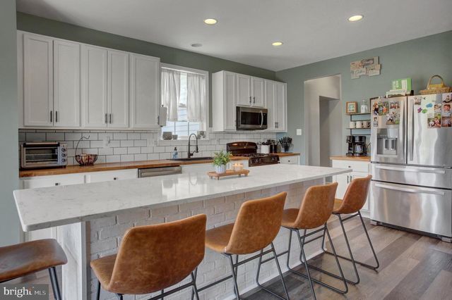 86 EQUESTRIAN DRIVE, Chambersburg, PA 17202