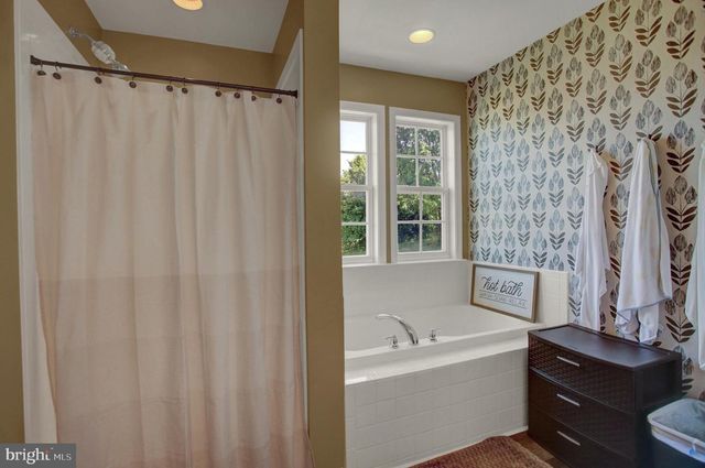 86 EQUESTRIAN DRIVE, Chambersburg, PA 17202