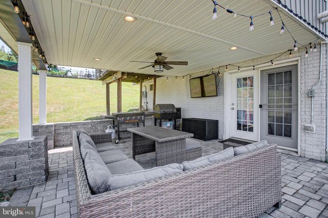86 EQUESTRIAN DRIVE, Chambersburg, PA 17202