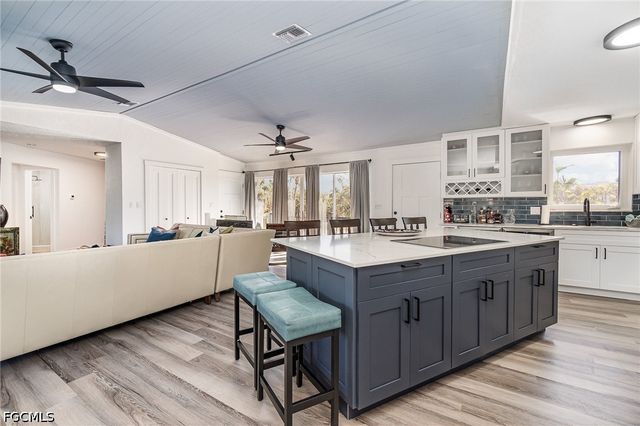 1720 Middle Gulf DR, Sanibel, FL 33957