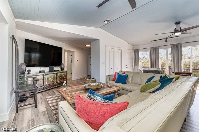 1720 Middle Gulf DR, Sanibel, FL 33957