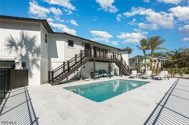 1720 Middle Gulf DR, Sanibel, FL 33957