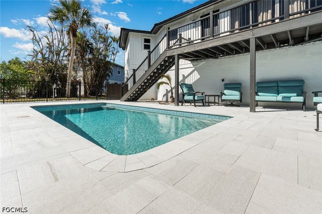 1720 Middle Gulf DR, Sanibel, FL 33957