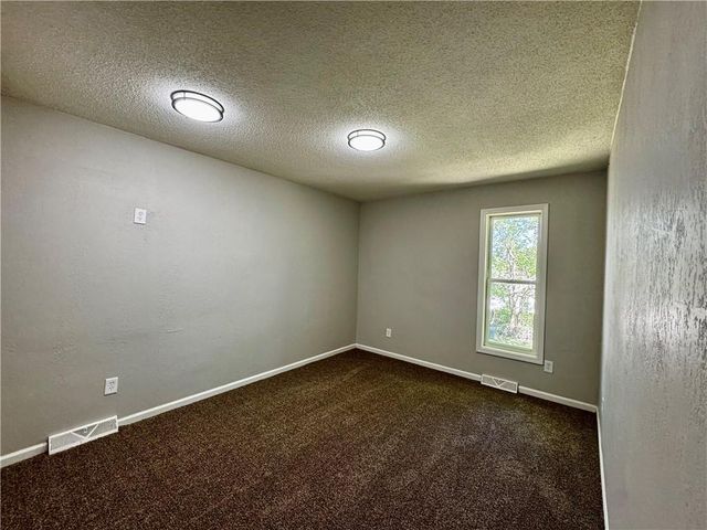 1621 N Belvidere Avenue, Independence, MO 64056