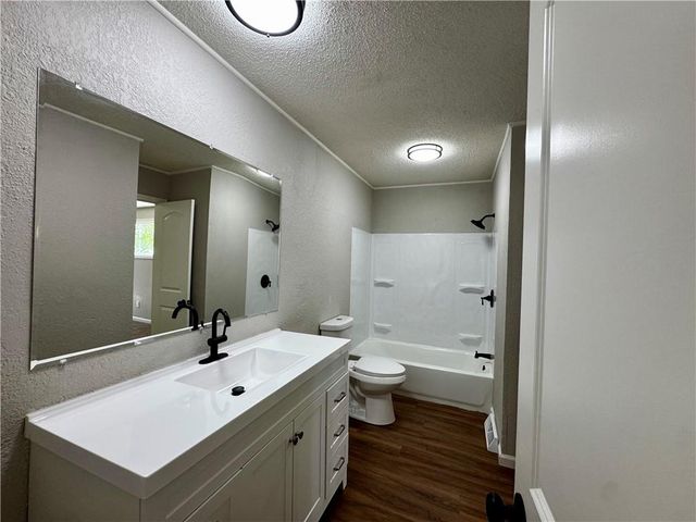 1621 N Belvidere Avenue, Independence, MO 64056