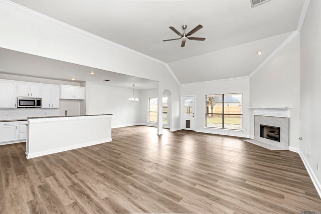 11388 Meadow View Dr, Denham Springs, LA 70726