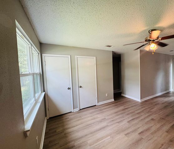 1 W windsor Drive, Little Rock, AR 72209