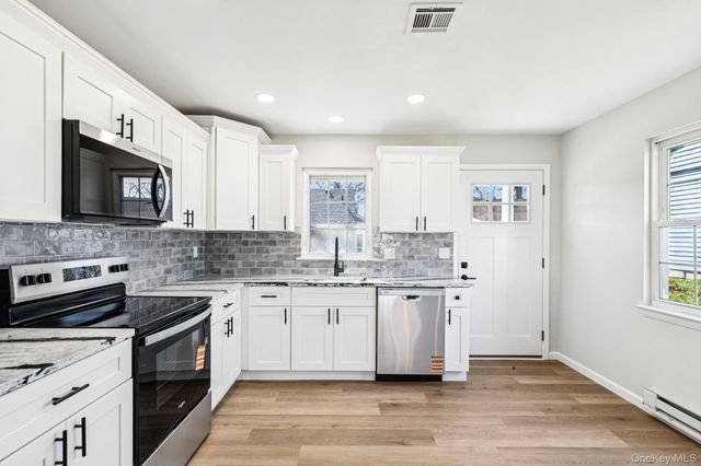 195 Canterbury Drive, Ridge, NY 11961