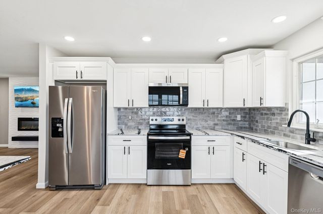 195 Canterbury Drive, Ridge, NY 11961