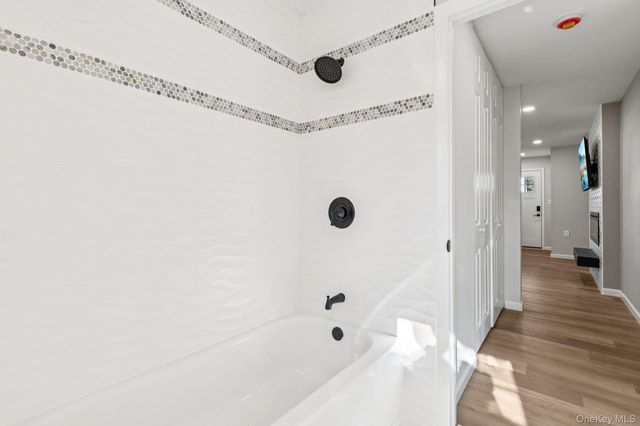 195 Canterbury Drive, Ridge, NY 11961