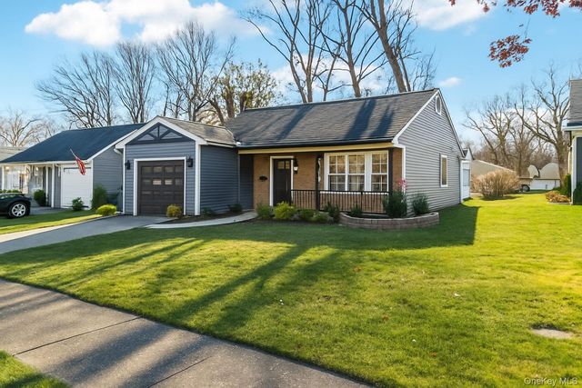 195 Canterbury Drive, Ridge, NY 11961