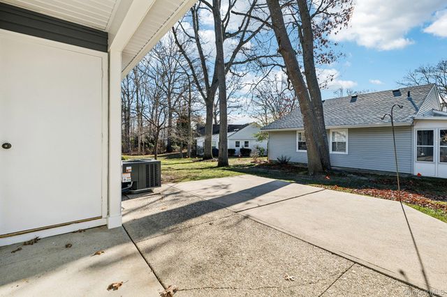 195 Canterbury Drive, Ridge, NY 11961