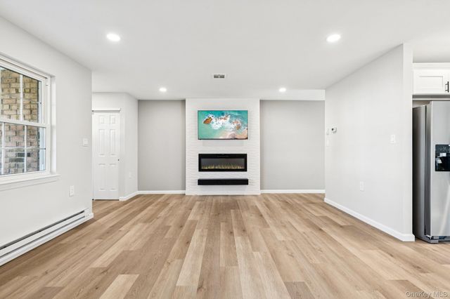 195 Canterbury Drive, Ridge, NY 11961